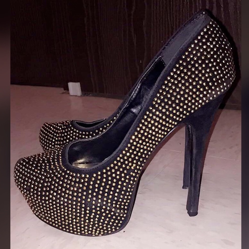 Shoes - Picture 2 of 4