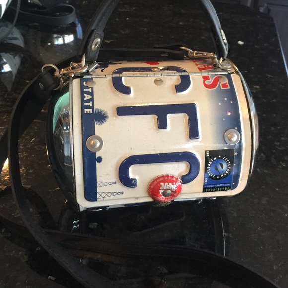 🎉3 HOUR SALE🎉AUTHENTIC NEW LARGE license purse