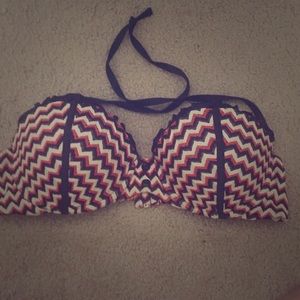 Beach bunny - L black, white red chevron top