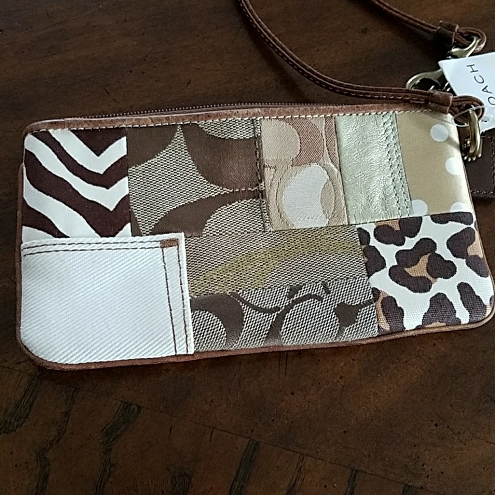 Authentic coach wristlet nwt