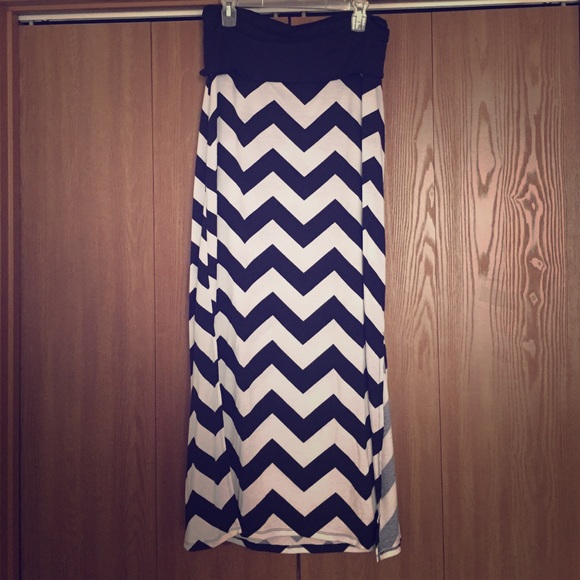 Black & white chevron maxi skirt