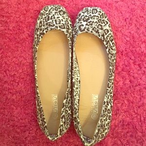 snow leopard print ballet flats 💛