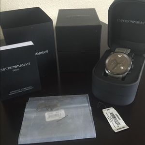 Emporio Armani - watch in gray band and black