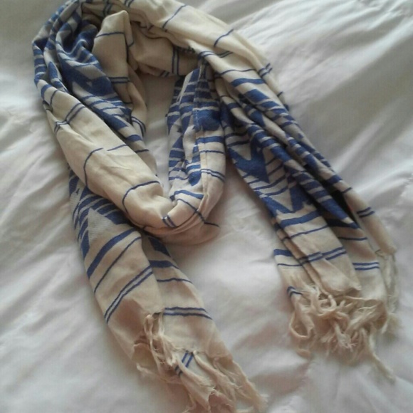 Cotton On Accessories - 🚫SOLD🚫yarn dye scarf