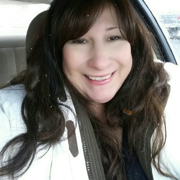 Meet your Posher, Gloria - Picture 2 of 2