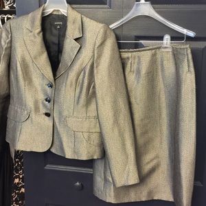 JonesWear skirt suit