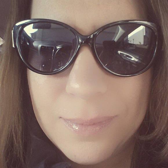 Meet your Posher, Heather - Picture 1 of 1