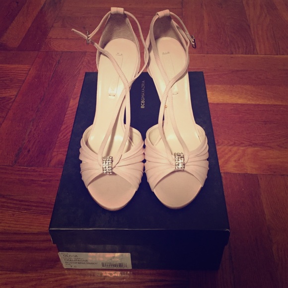 BCBGMAXAZRIA T-STRAP HEELS