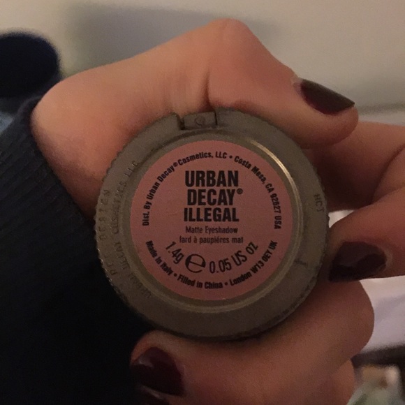 🚨🚨🚨🚨ISO URBAN DECAY ILLEGAL