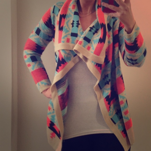Lg Aztec Super Cute Sweater....Like NEW !