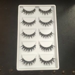 Set of 5 fake eyelashes. 100%silk