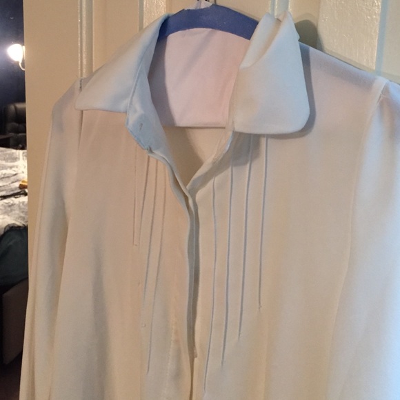 SOLD White Oasap tuxedo shirt. - Picture 3 of 4