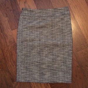 NWT Loft woven black and white pencil skirt