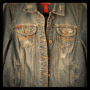 🎀Distressed Denim Jacket🎀