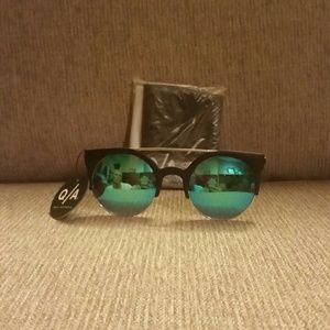 NWT Quay Livnow Sunglasses