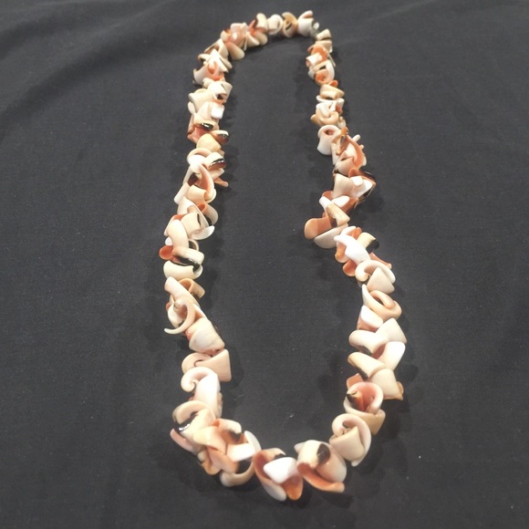 Shell Beaded Neckless - Picture 3 of 3