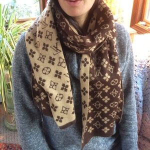 Louis Vuitton signature scarf