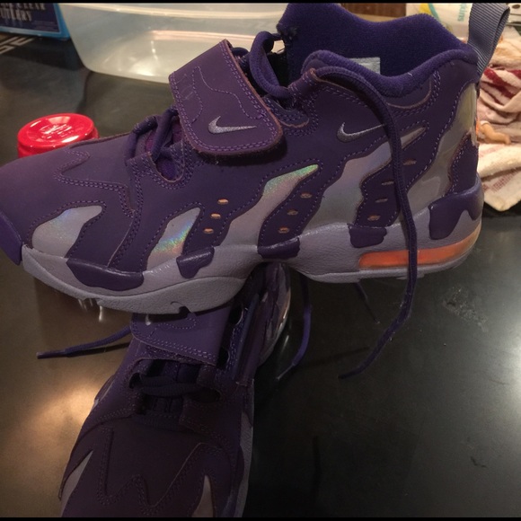 Nike SOLD - Picture 2 of 4