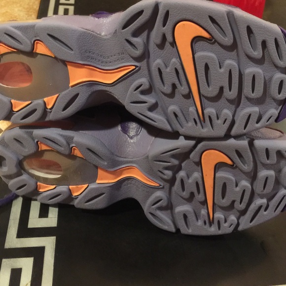 Nike SOLD - Picture 3 of 4