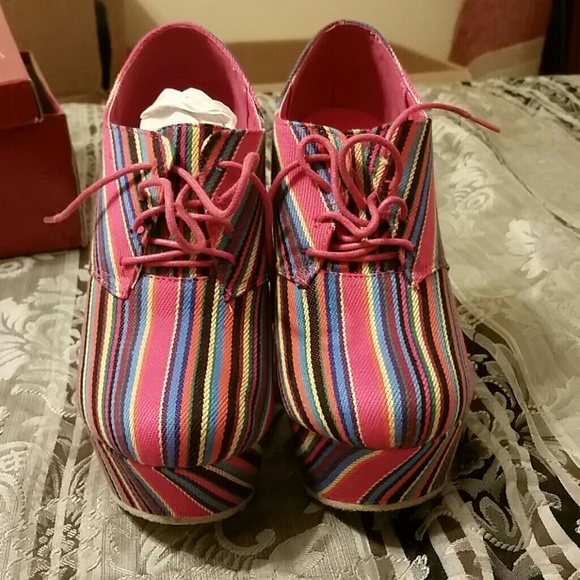 Multicolored wedges - Picture 2 of 4