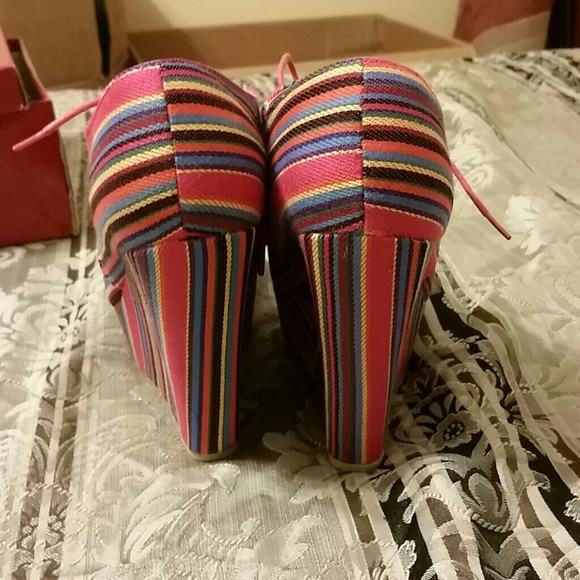 Multicolored wedges - Picture 3 of 4