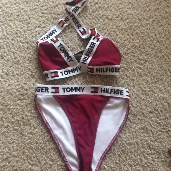 TOMMY HILFIGER 2 PIECE BURGUNDY