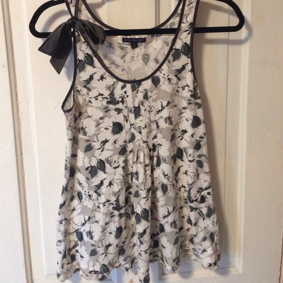American Eagle Outfitters Tops - Shades of gray floral print tank top with silk bow