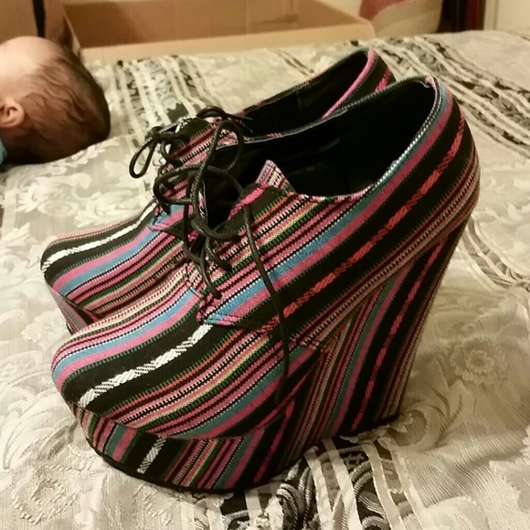 Multicolored wedges