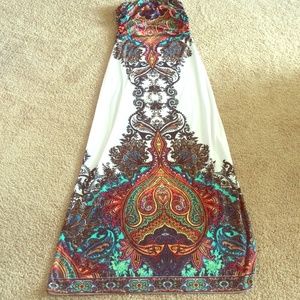 Beautiful maxi dress with a nice prints
