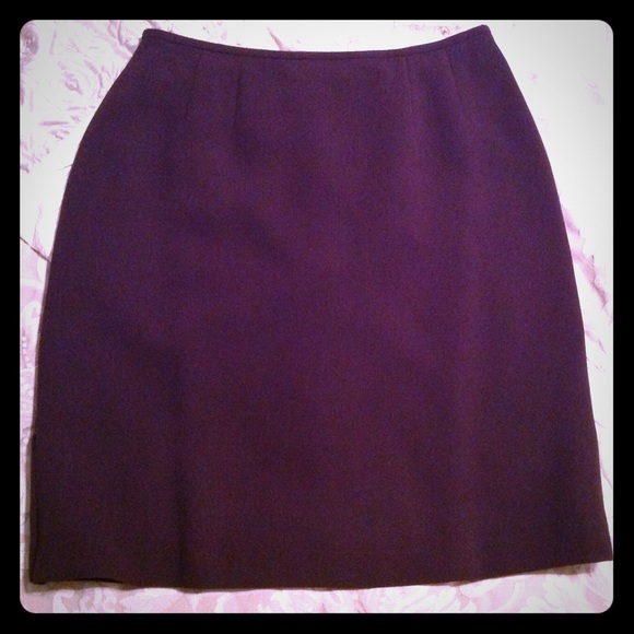 TAHARI Suit Skirt. Size 10 Petite. Color Wine EUC