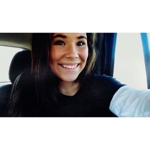 Meet your Posher, Alexis