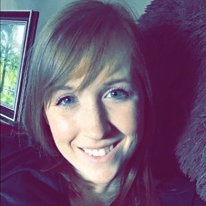 Meet your Posher, Caitlin