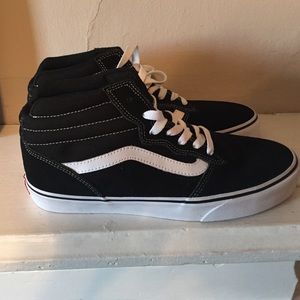 Never worn vans size 10 women's, 8.5 men's