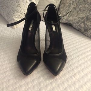 BCBG never worn black heels!!!