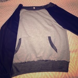 Long sleeve shirt with leather sleeves