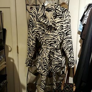 Stylish Zebra Print Short Trench Sz XL