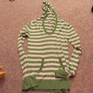 Thin sweater with hood