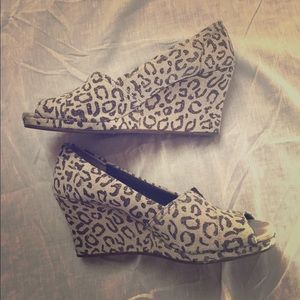 Toms leopard wedges
