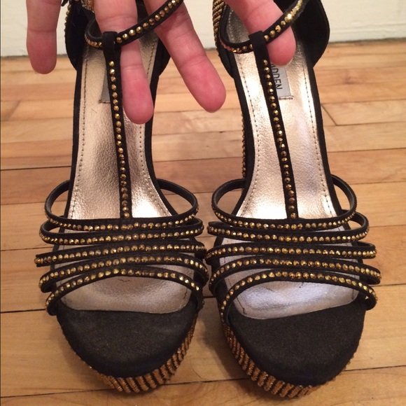 😍 Sexy Steve Madden Avory black and gold heels 😍 - Picture 2 of 4