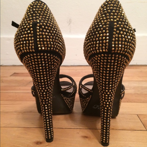 😍 Sexy Steve Madden Avory black and gold heels 😍 - Picture 3 of 4