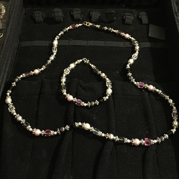 Silver/pinks/grays/black NWOT Necklace & Bracelet