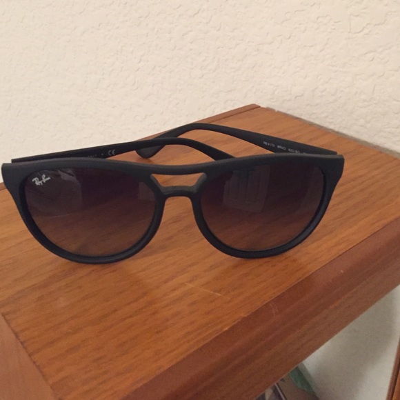 Black Ray-Bans