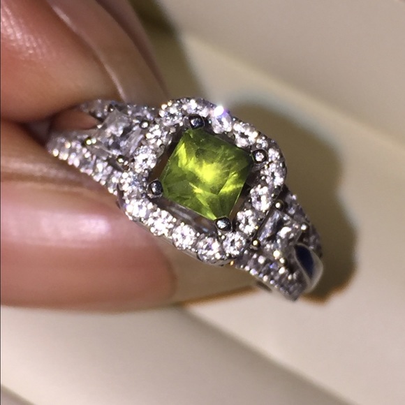 14K White Gold Halo Peridot Ring - Picture 1 of 4