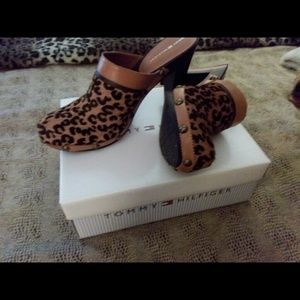 Tommy Hilfiger leopard fur leather heels