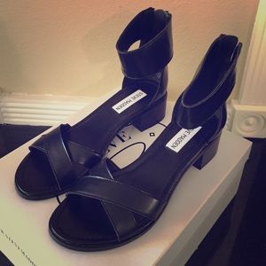 Steve Madden Fai Black Sandals