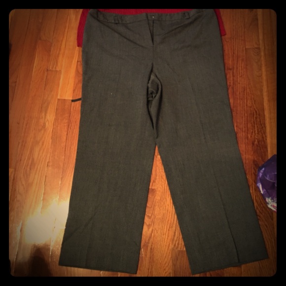 18W short houndstooth slacks w red cable knit