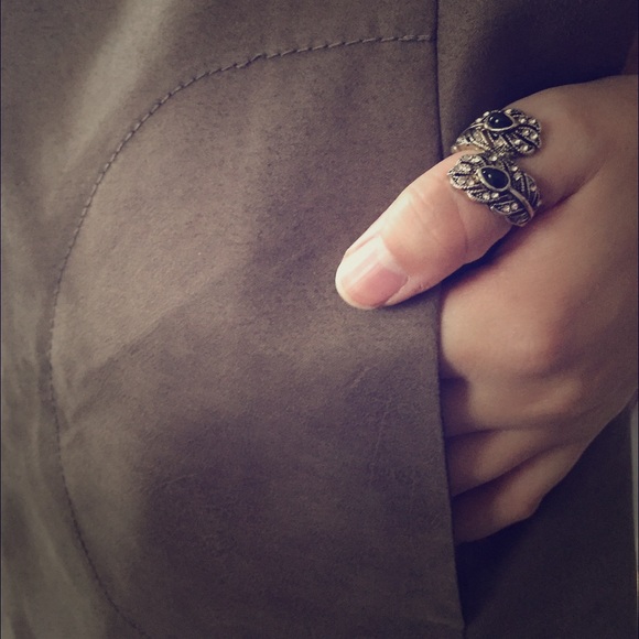 Metal Feather Detail And Black Stone Ring
