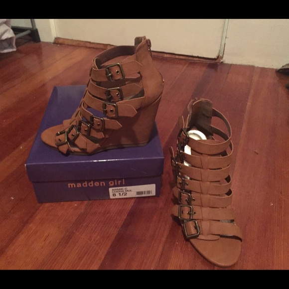 New Unique Tan Gladiator buckled Style Wedge Heels