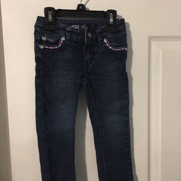 Girls Levis slim straight leg jeans.
