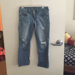 Light wash, ripped, American Eagle jeans!